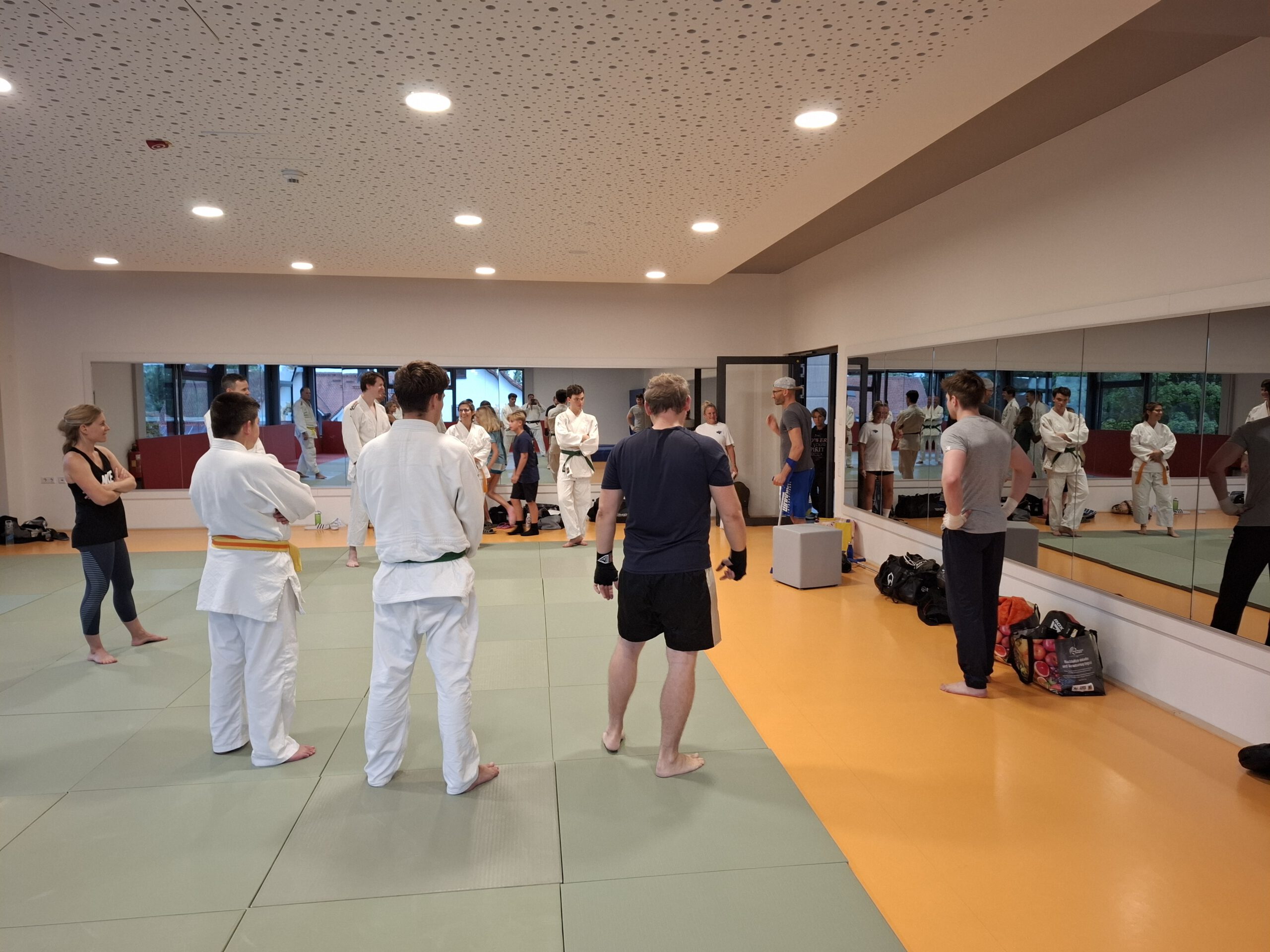 <strong>Vereinsübergreifendes Selbstverteidigungstraining beim SV Haimhausen begeistert Teilnehmer</strong>