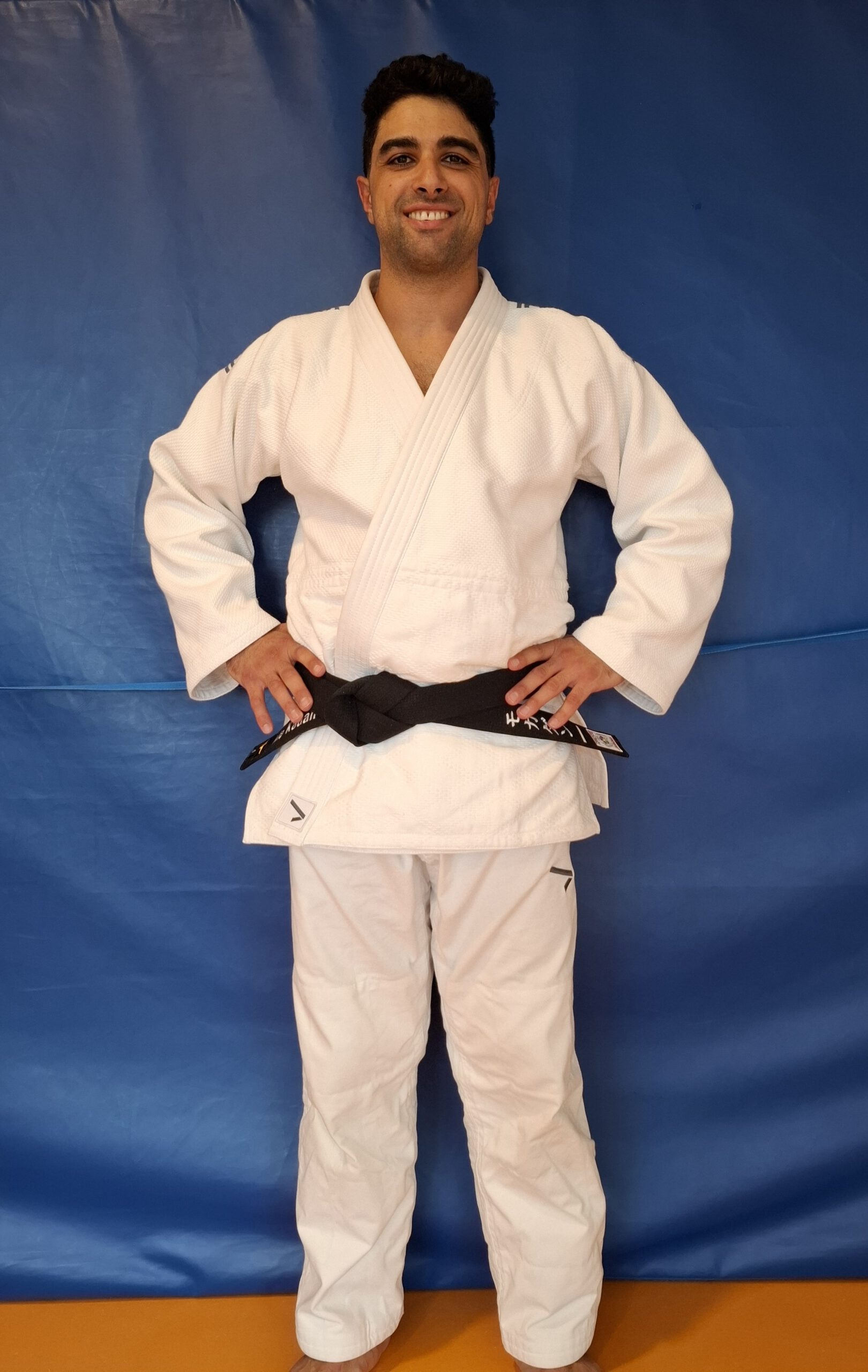 <strong>Mo Kadan besteht erfolgreich die Prüfung zum<br>1. Dan im Judo</strong><strong></strong>